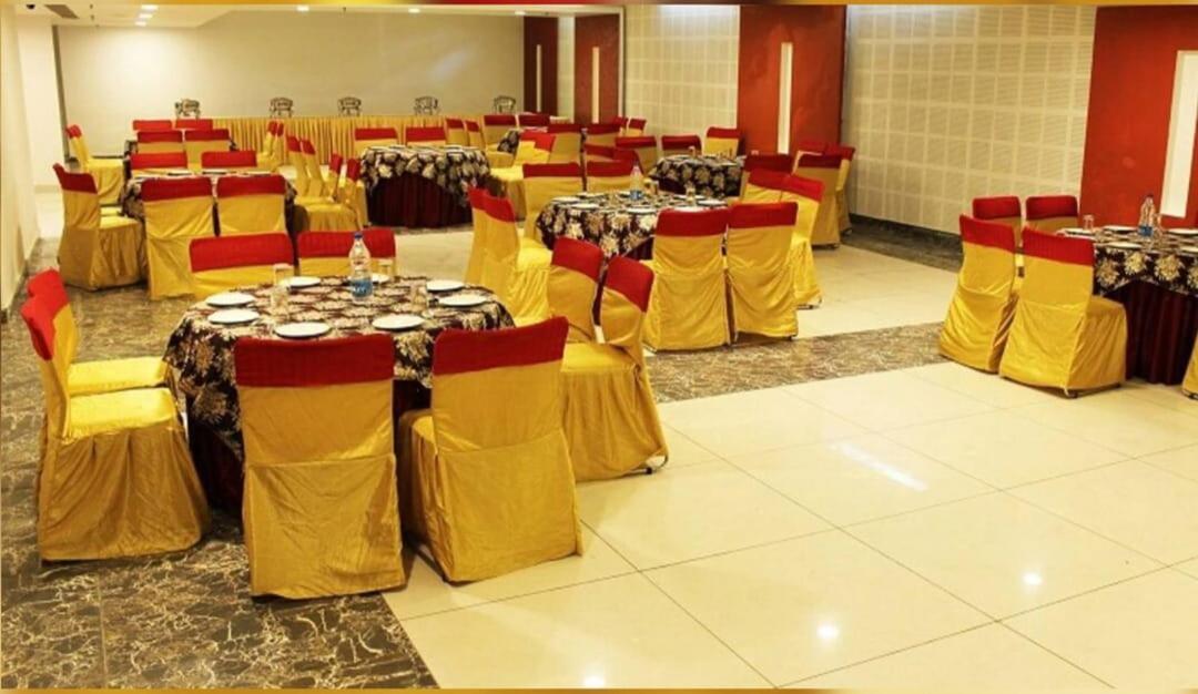 Hotel Opulence Pathānkot Kültér fotó
